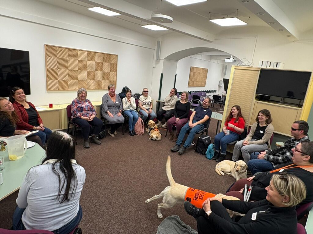 usměvaví účastníci – celá skupina